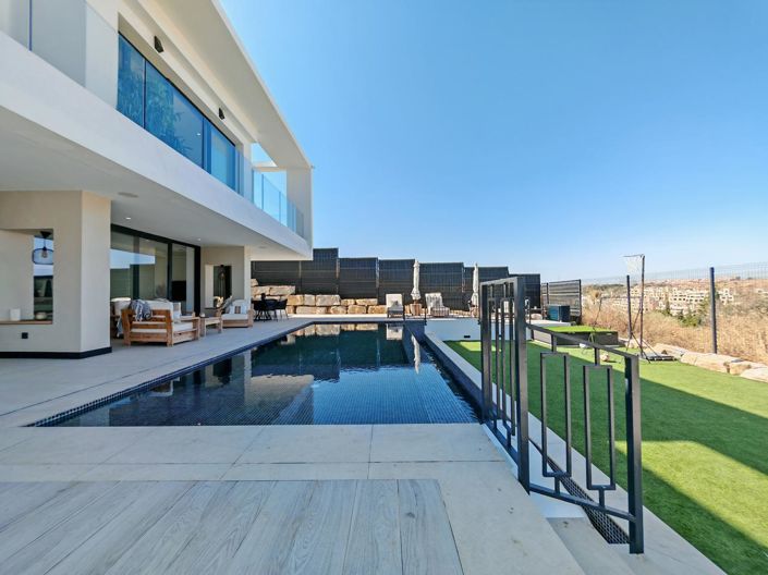 Image No.24-5 Bed Property for sale