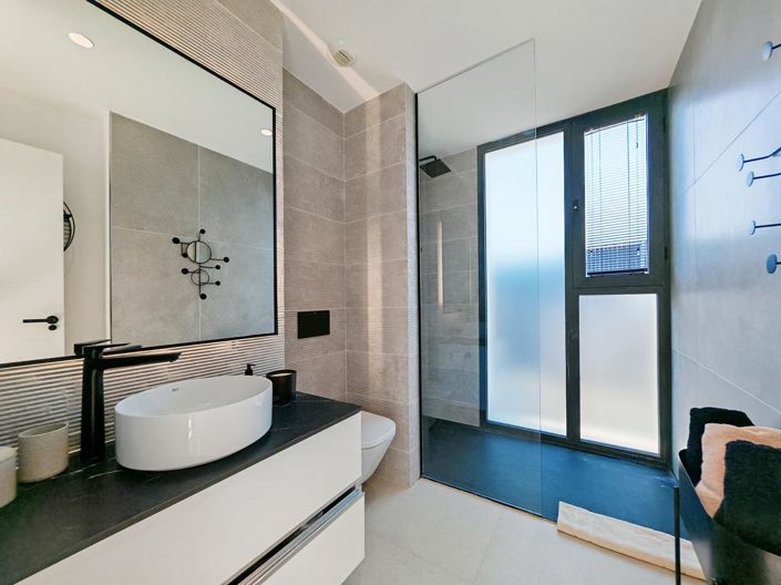 Image No.25-5 Bed Property for sale