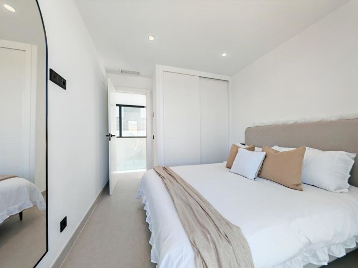 Image No.30-5 Bed Property for sale