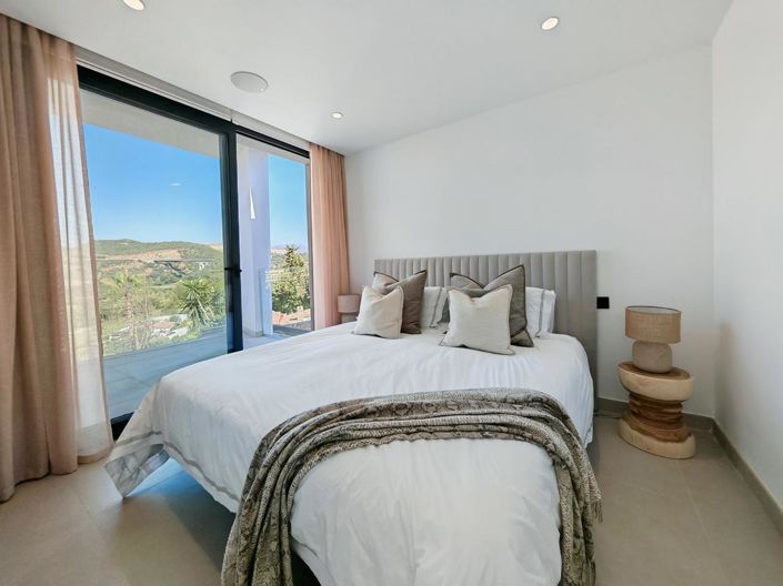 Image No.31-5 Bed Property for sale