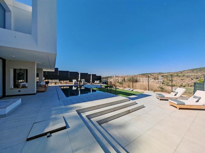 Image No.6-5 Bed Property for sale