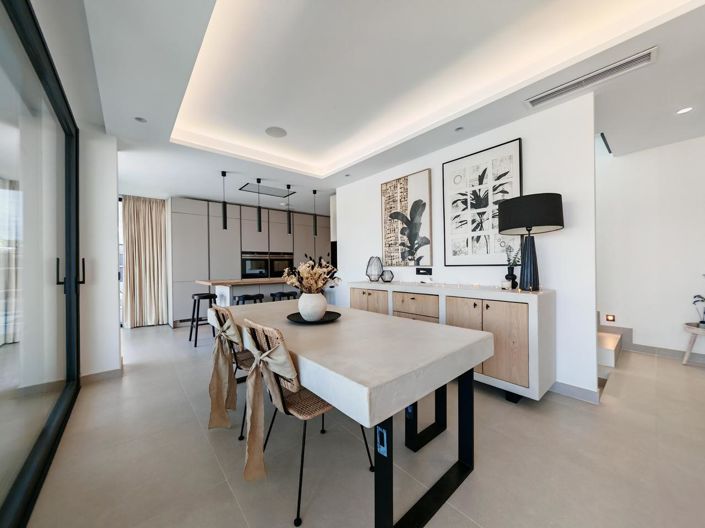 Image No.9-5 Bed Property for sale