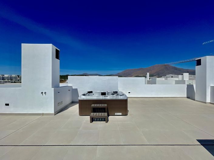 Image No.27-3 Bed Property for sale