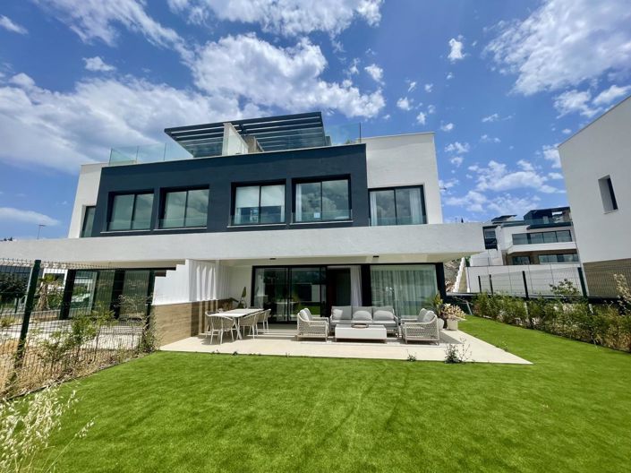 Image No.3-3 Bed Property for sale