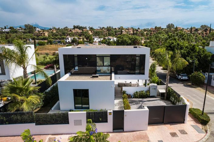 Image No.1-5 Bed Property for sale