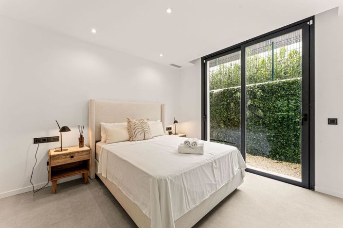 Image No.11-5 Bed Property for sale