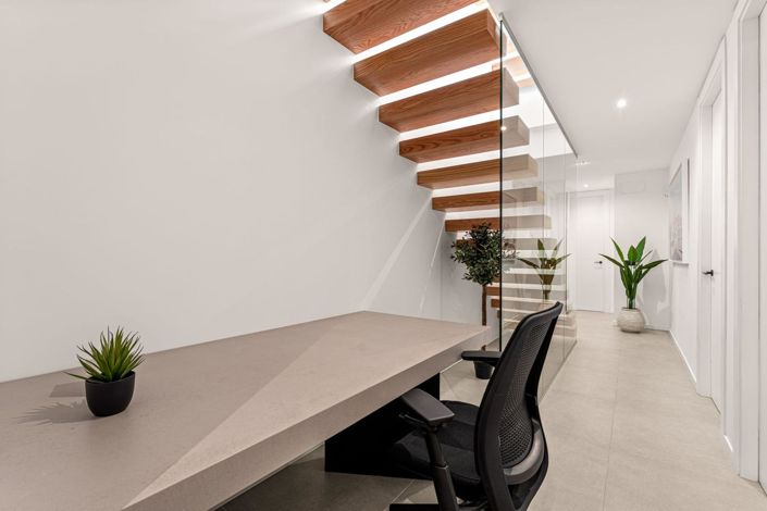 Image No.15-5 Bed Property for sale