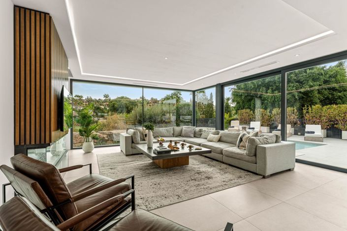 Image No.18-5 Bed Property for sale