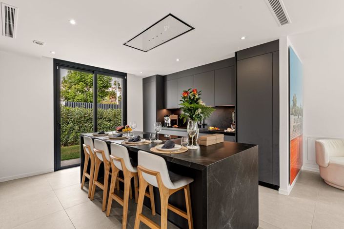 Image No.24-5 Bed Property for sale