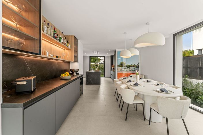 Image No.25-5 Bed Property for sale