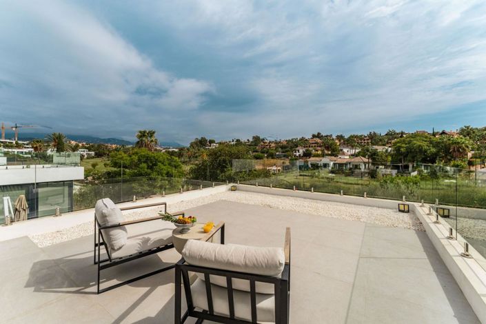 Image No.29-5 Bed Property for sale