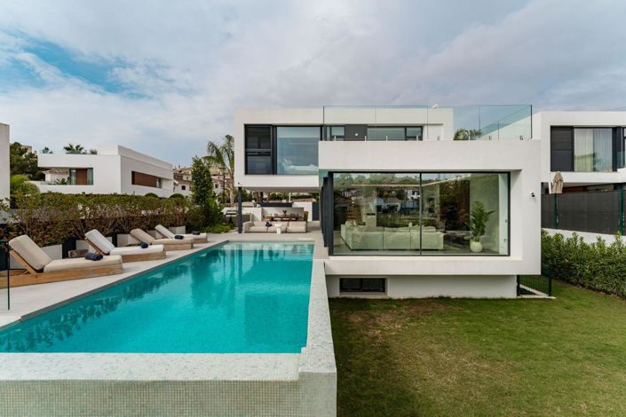 Image No.32-5 Bed Property for sale