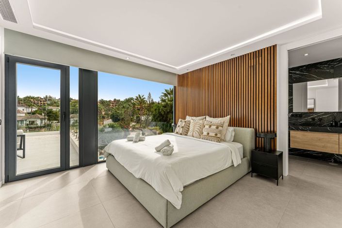 Image No.5-5 Bed Property for sale