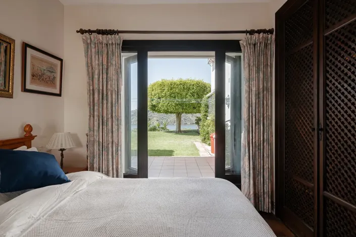 Image No.17-6 Bed Property for sale