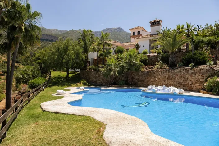 Image No.21-6 Bed Property for sale