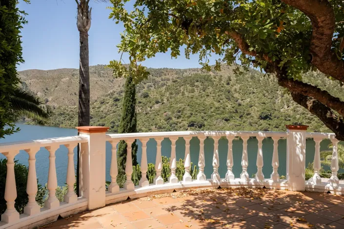 Image No.22-6 Bed Property for sale