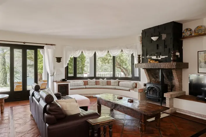 Image No.5-6 Bed Property for sale