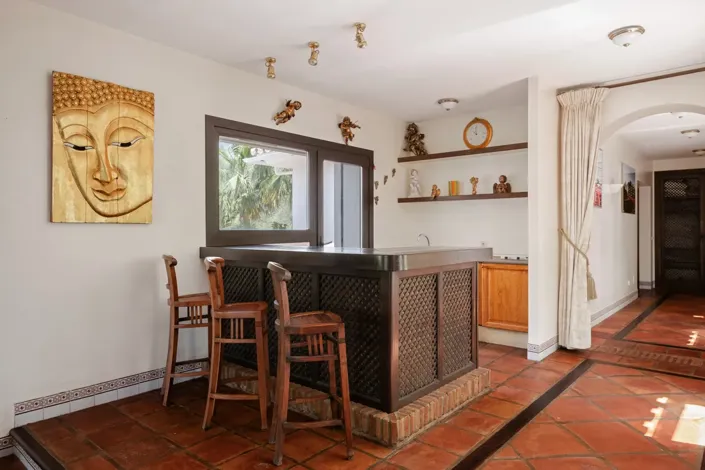 Image No.8-6 Bed Property for sale