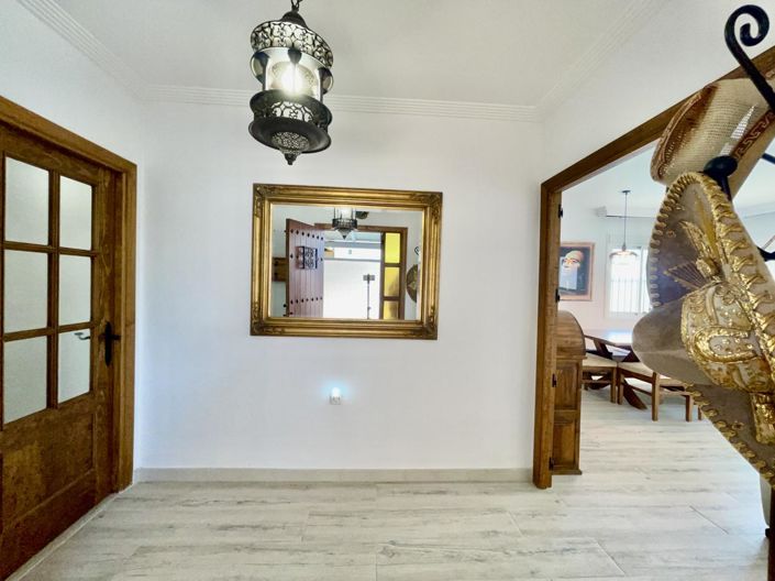 Image No.10-4 Bed Property for sale