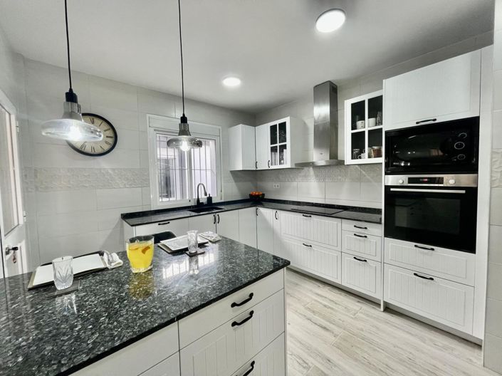 Image No.16-4 Bed Property for sale