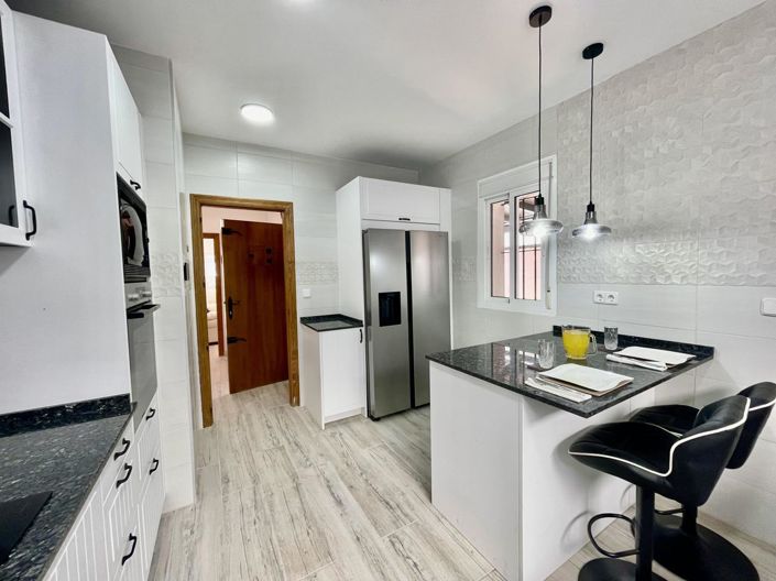 Image No.17-4 Bed Property for sale