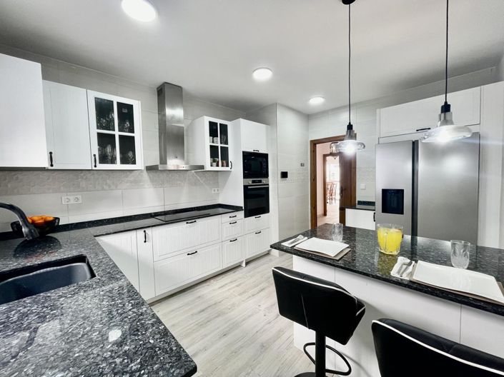 Image No.18-4 Bed Property for sale