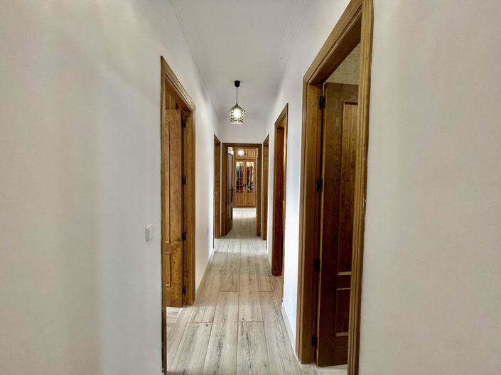 Image No.27-4 Bed Property for sale