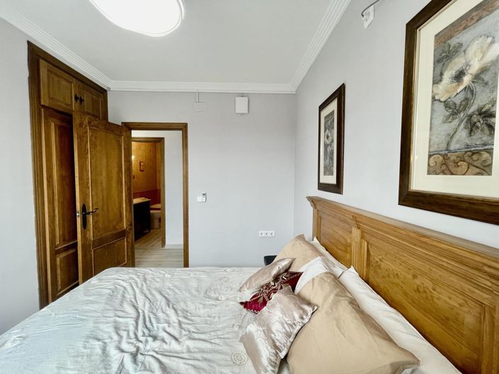 Image No.28-4 Bed Property for sale