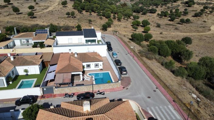 Image No.3-4 Bed Property for sale