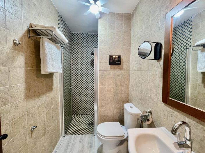 Image No.30-4 Bed Property for sale