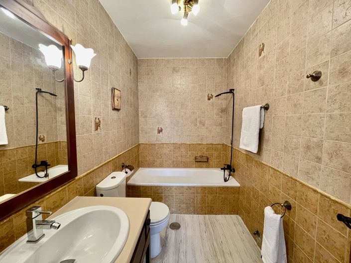 Image No.31-4 Bed Property for sale