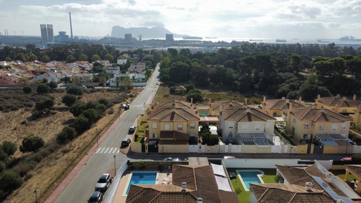 Image No.4-4 Bed Property for sale