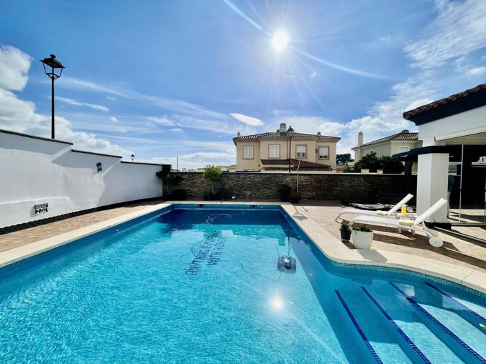 Image No.48-4 Bed Property for sale