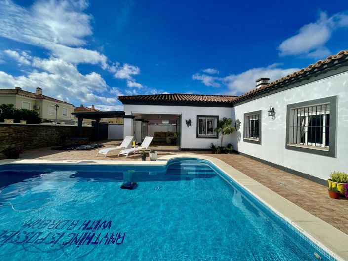 Image No.6-4 Bed Property for sale