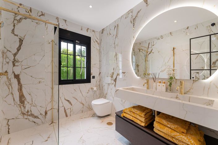 Image No.14-6 Bed Property for sale