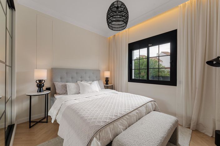 Image No.18-6 Bed Property for sale