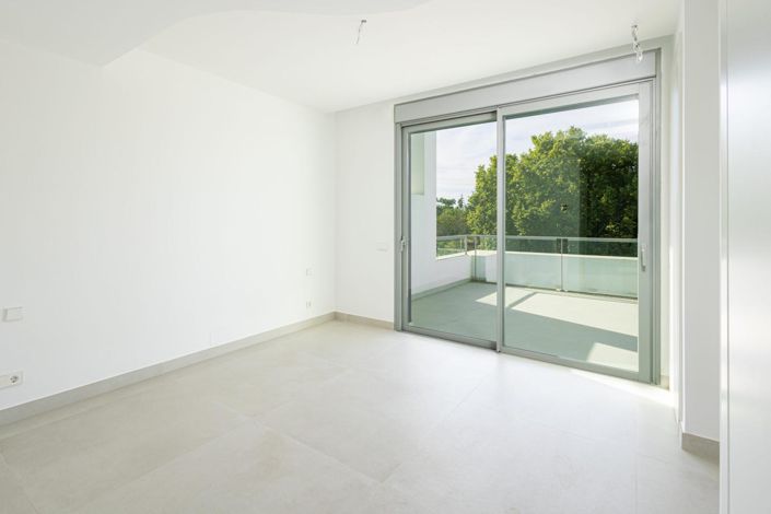 Image No.21-3 Bed Property for sale