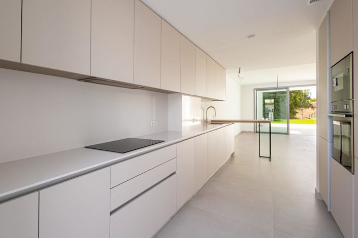 Image No.25-3 Bed Property for sale