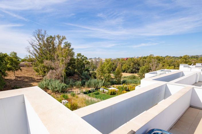 Image No.28-3 Bed Property for sale