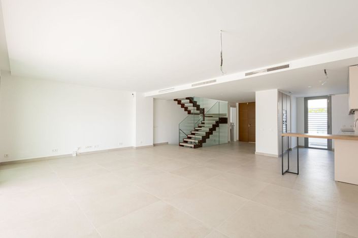 Image No.3-3 Bed Property for sale