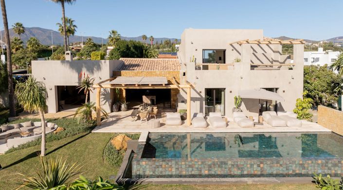 Image No.1-5 Bed Property for sale