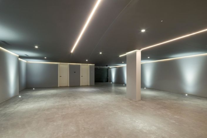 Image No.6-6 Bed Property for sale