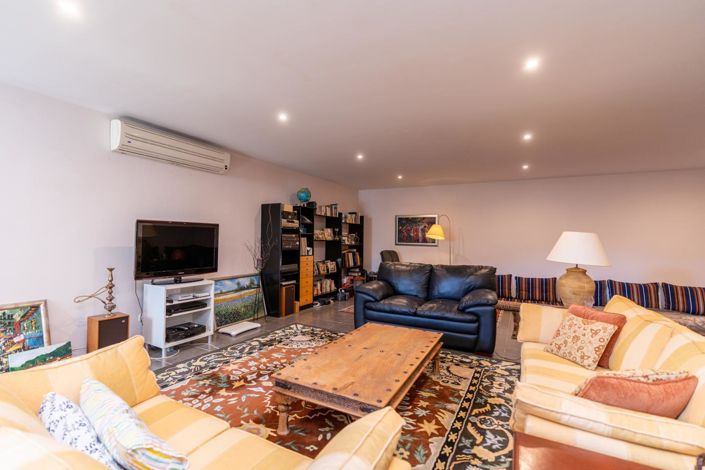 Image No.11-4 Bed Property for sale