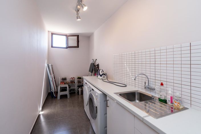 Image No.57-4 Bed Property for sale