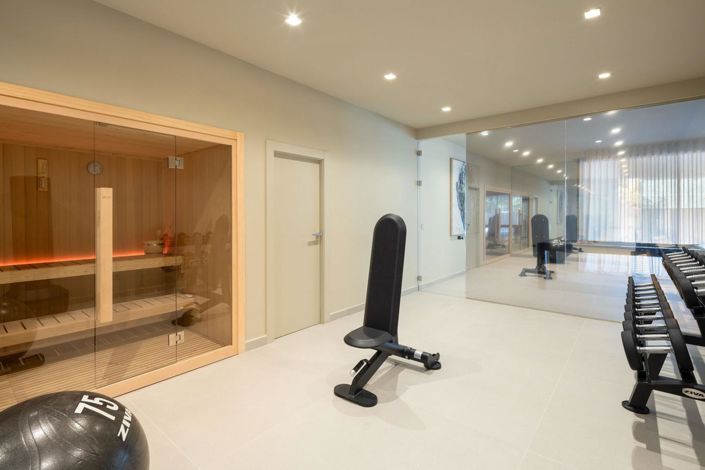 Image No.30-5 Bed Property for sale