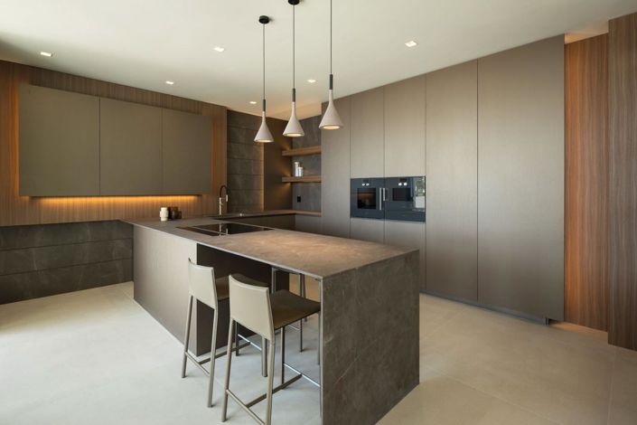 Image No.5-5 Bed Property for sale