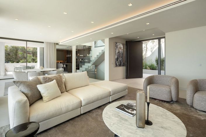 Image No.8-5 Bed Property for sale