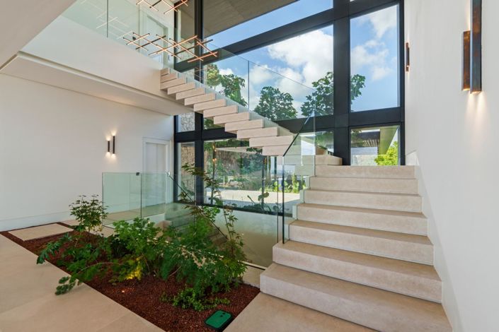 Image No.37-8 Bed Property for sale