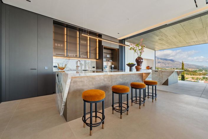 Image No.40-8 Bed Property for sale