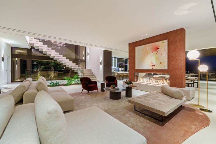 Image No.6-8 Bed Property for sale